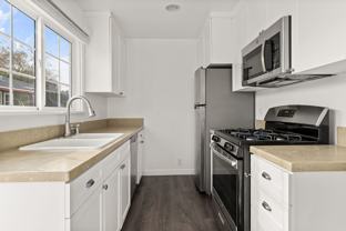 8413 Lilienthal Ave - Photo 1 of 1