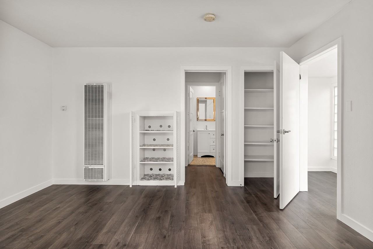 8413 Lilienthal Ave - Photo 3 of 9