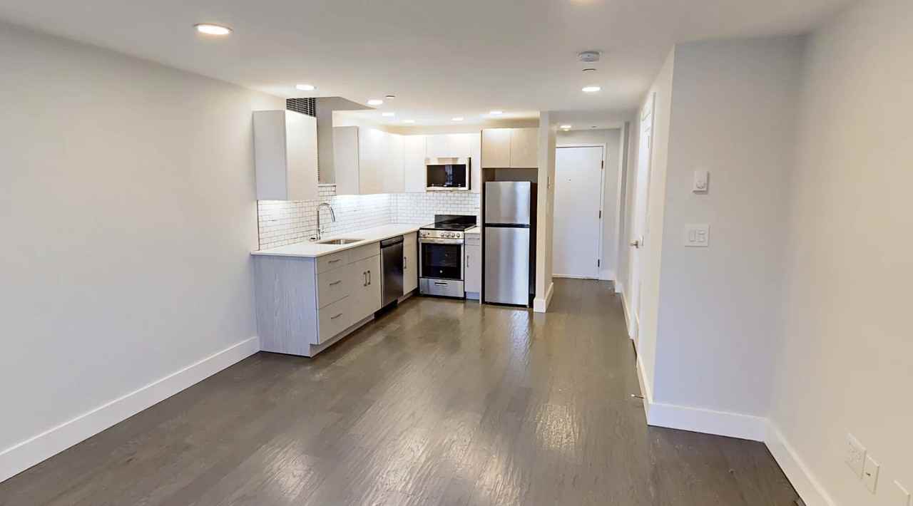 98 Queensberry St #B1