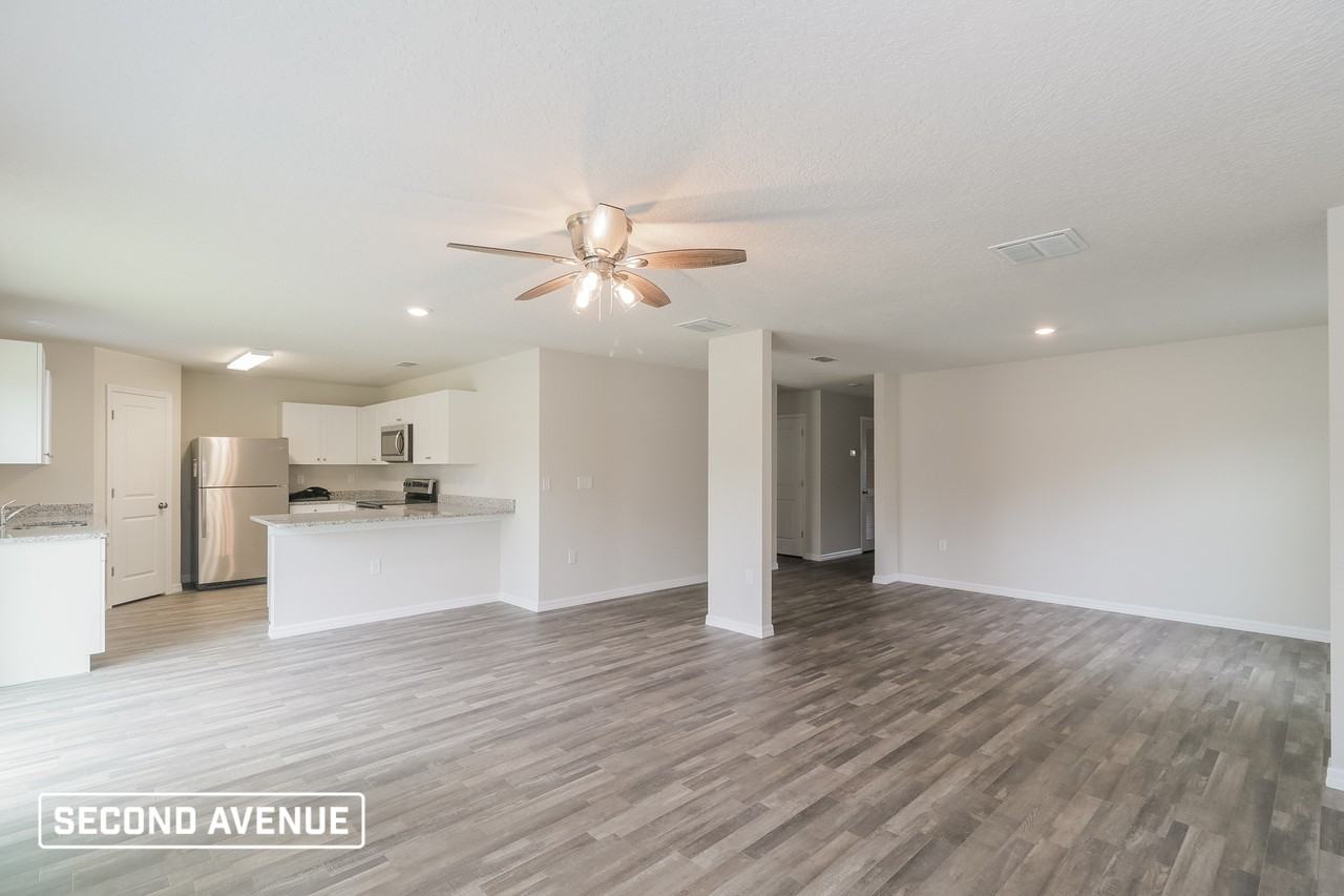 6690 N Roland Dr - Photo 4 of 19