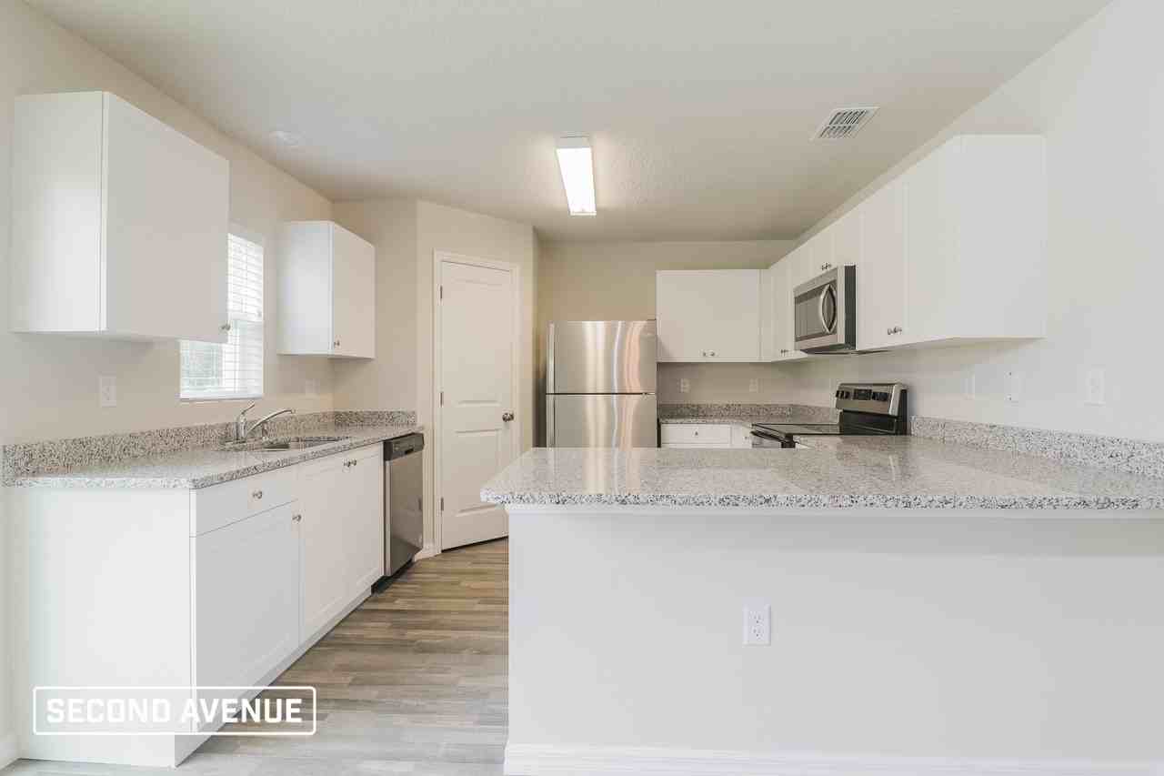 6690 N Roland Dr - Photo 2 of 18