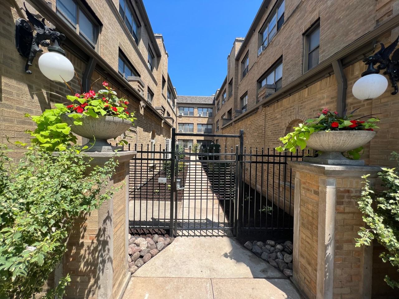 Curtiss - Photo 3 of 6