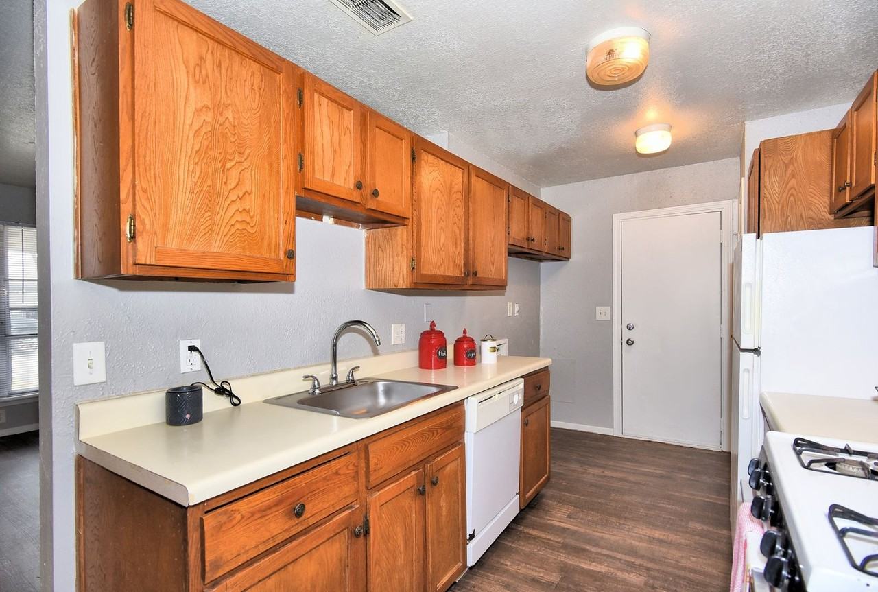 Summerstone Duplexes - Photo 3 of 30