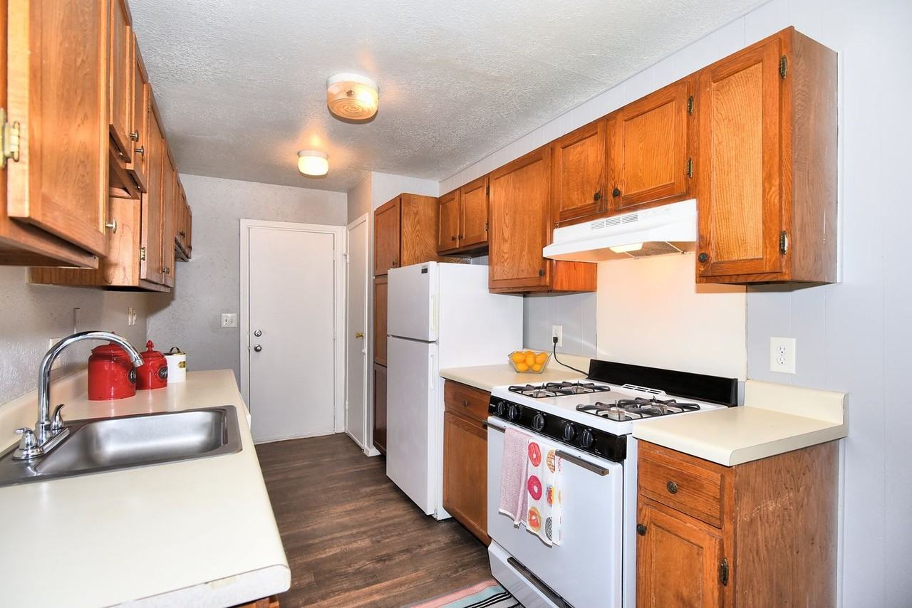 Summerstone Duplexes - Photo 4 of 30