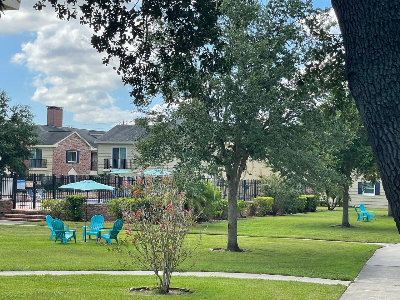 Arbors At Belleair Apartments - Photo 3 of 31