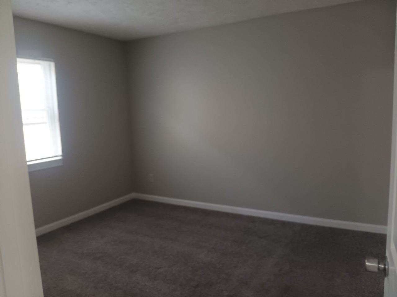 *AFFORDABLE 1 & 2 BD. APARTMENTS * UNDER NEW MANAGEMENT *Ask About Our Move - Photo 2 of 8