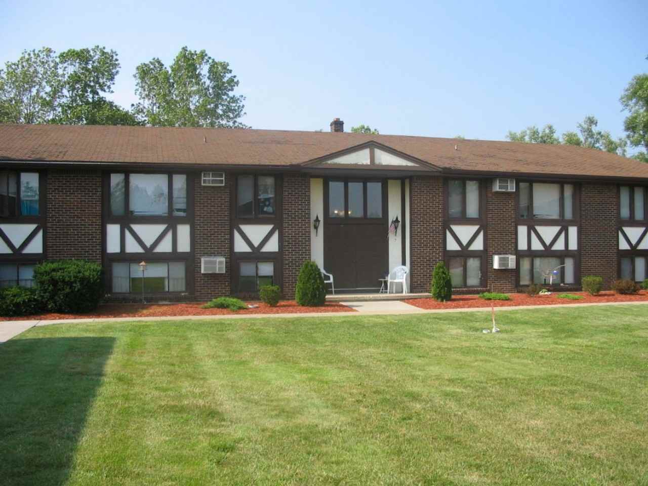 Tudor Heights Apartments - Photo 2 of 26