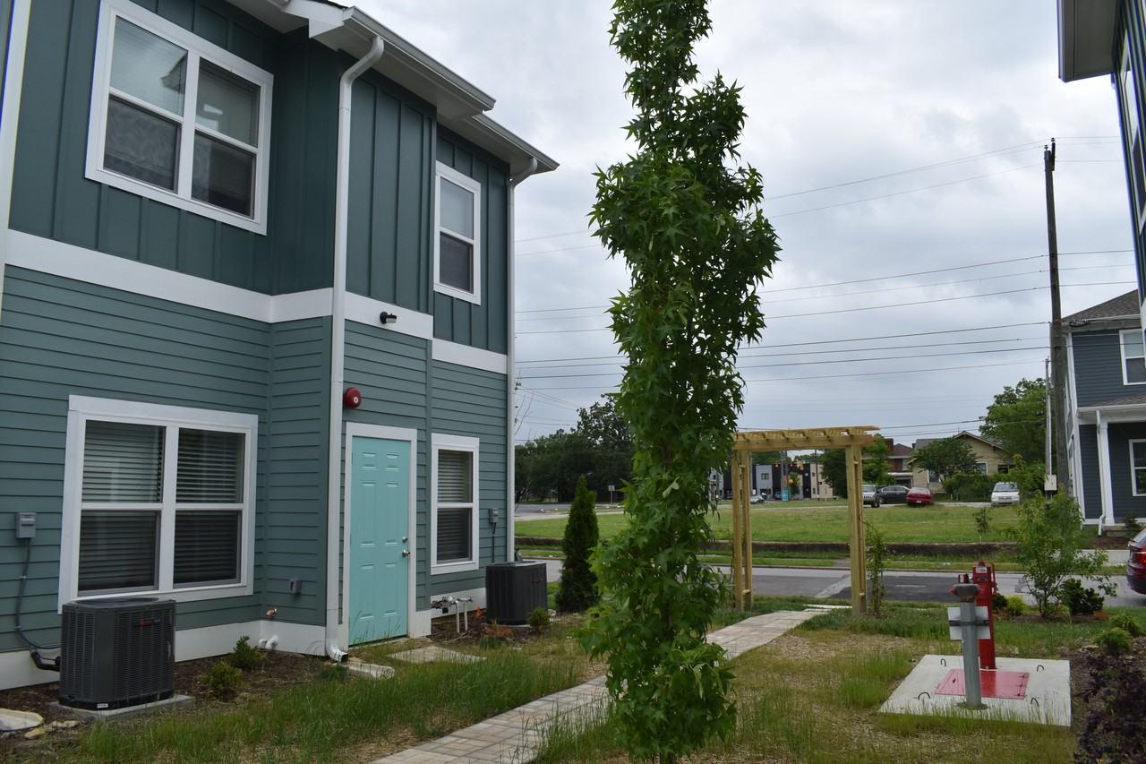 Union Avenue Court Apartments - Photo 7 of 8
