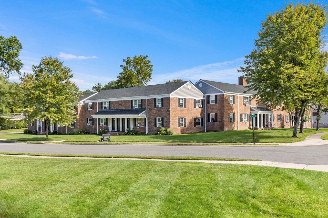 Fair Lawn Preserve - Photo 2 of 17