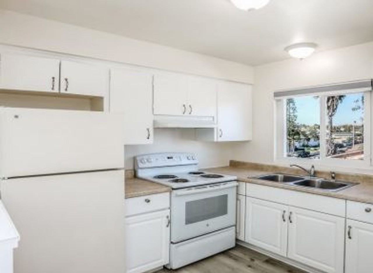 3826 Winona Ave, Contemporary upgrades and off - Photo 4 of 11