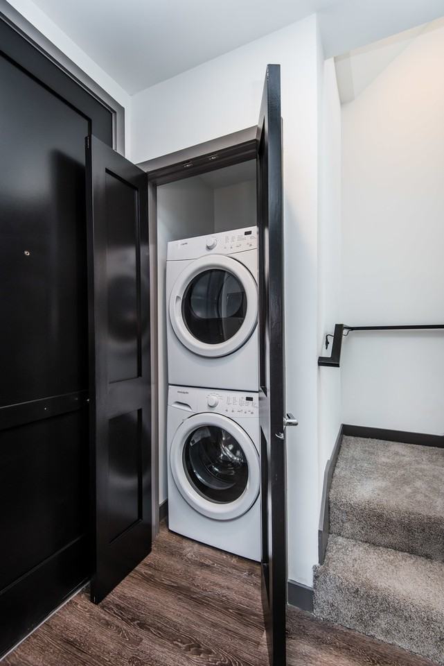 Come home to these Modern Townhouse in Toluca Lake! - Photo 7 of 15