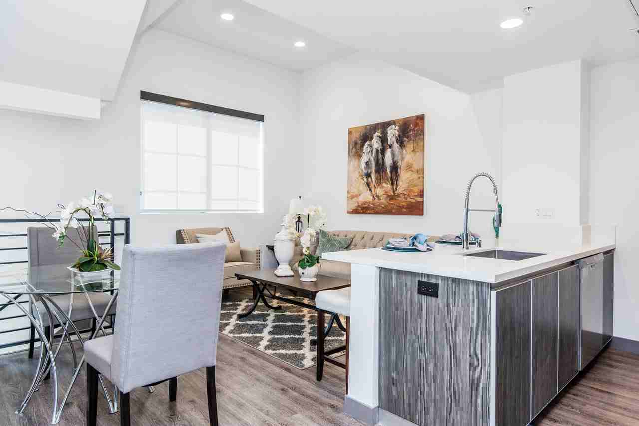 Come home to these Modern Townhouse in Toluca Lake! - Photo 4 of 15