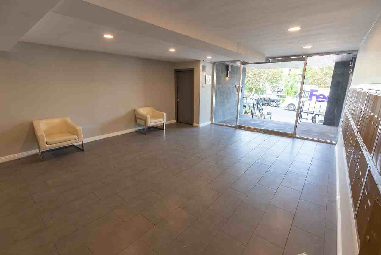 1635 North Martel Avenue - Photo 6 of 42