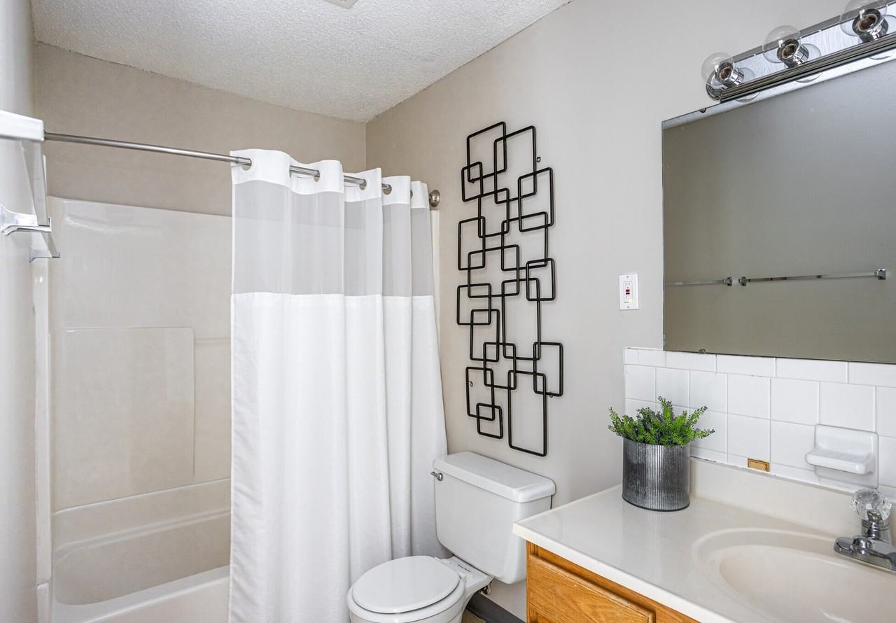 Parkway Apartments - Photo 7 of 50