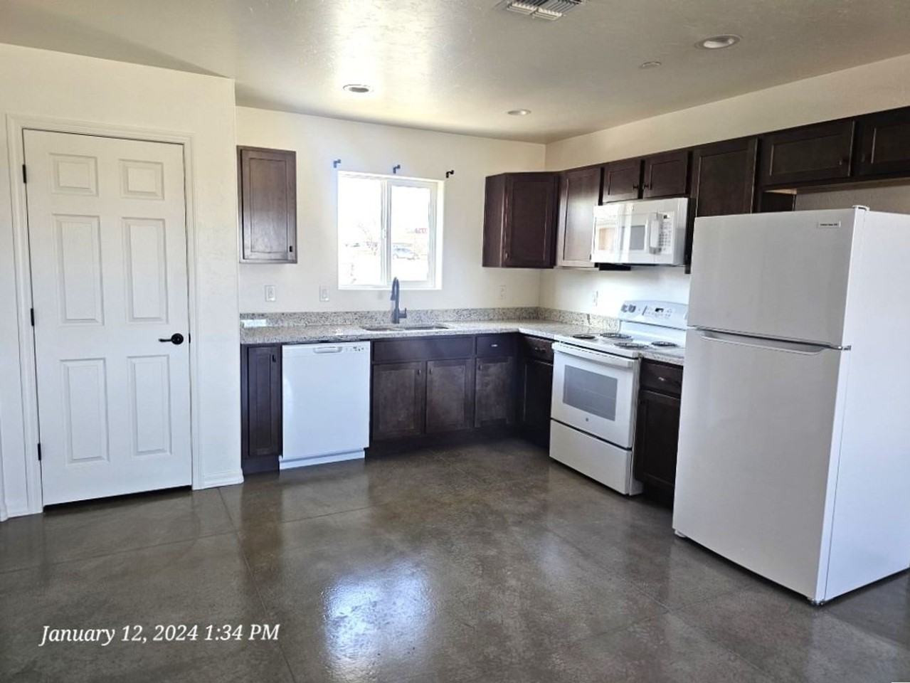 Country Club Apts - Photo 2 of 10