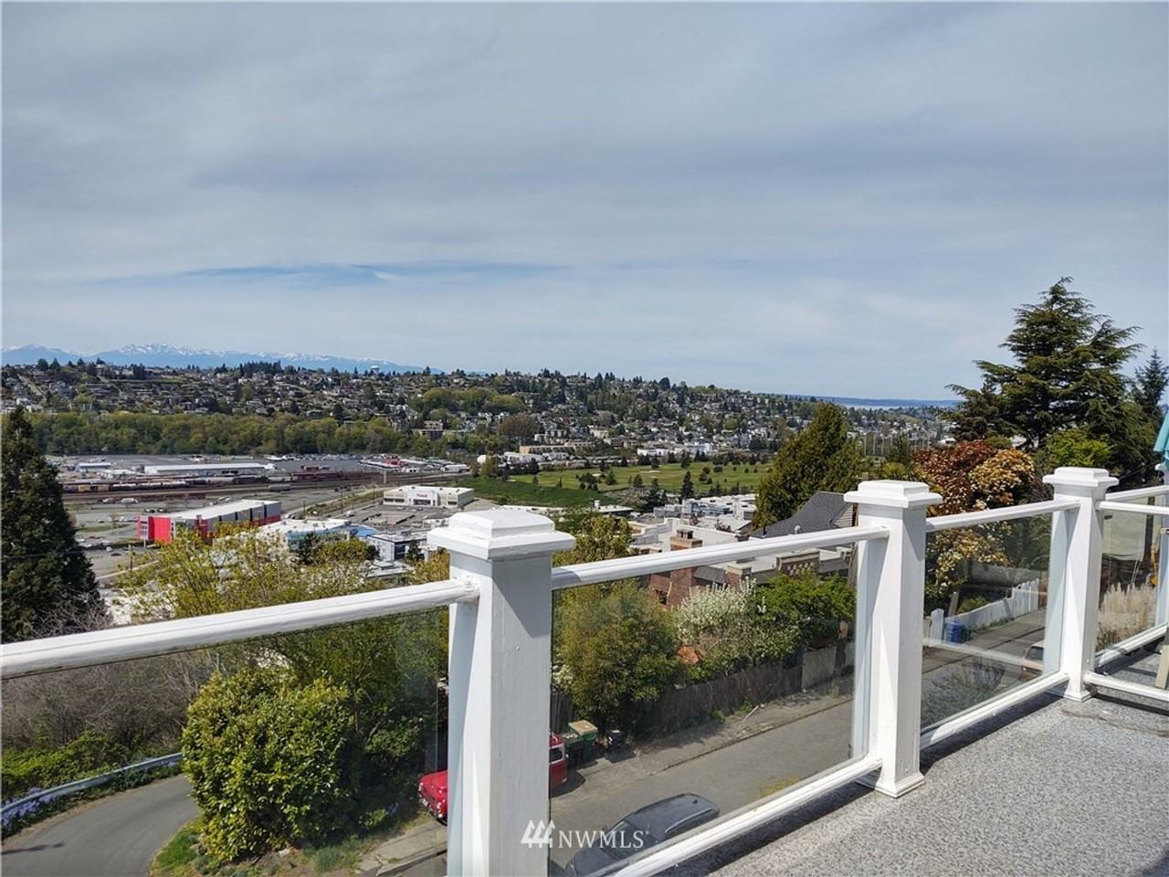 Convenience and Elegance: Your Perfect Queen Anne Home - Photo 7 of 9