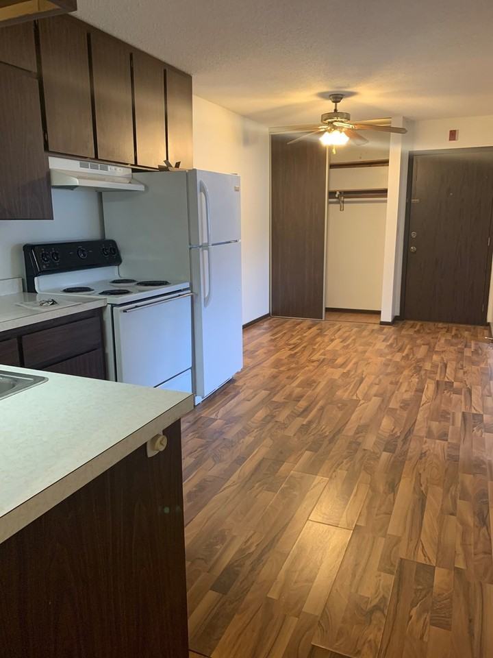 444 Apartments - Photo 5 of 11