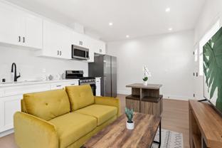 A 3 Bedroom apartment with Ensuite Bathrooms, common areas and a fully functional kitchen at 1736 Kelton Ave. - Photo 1 of 1