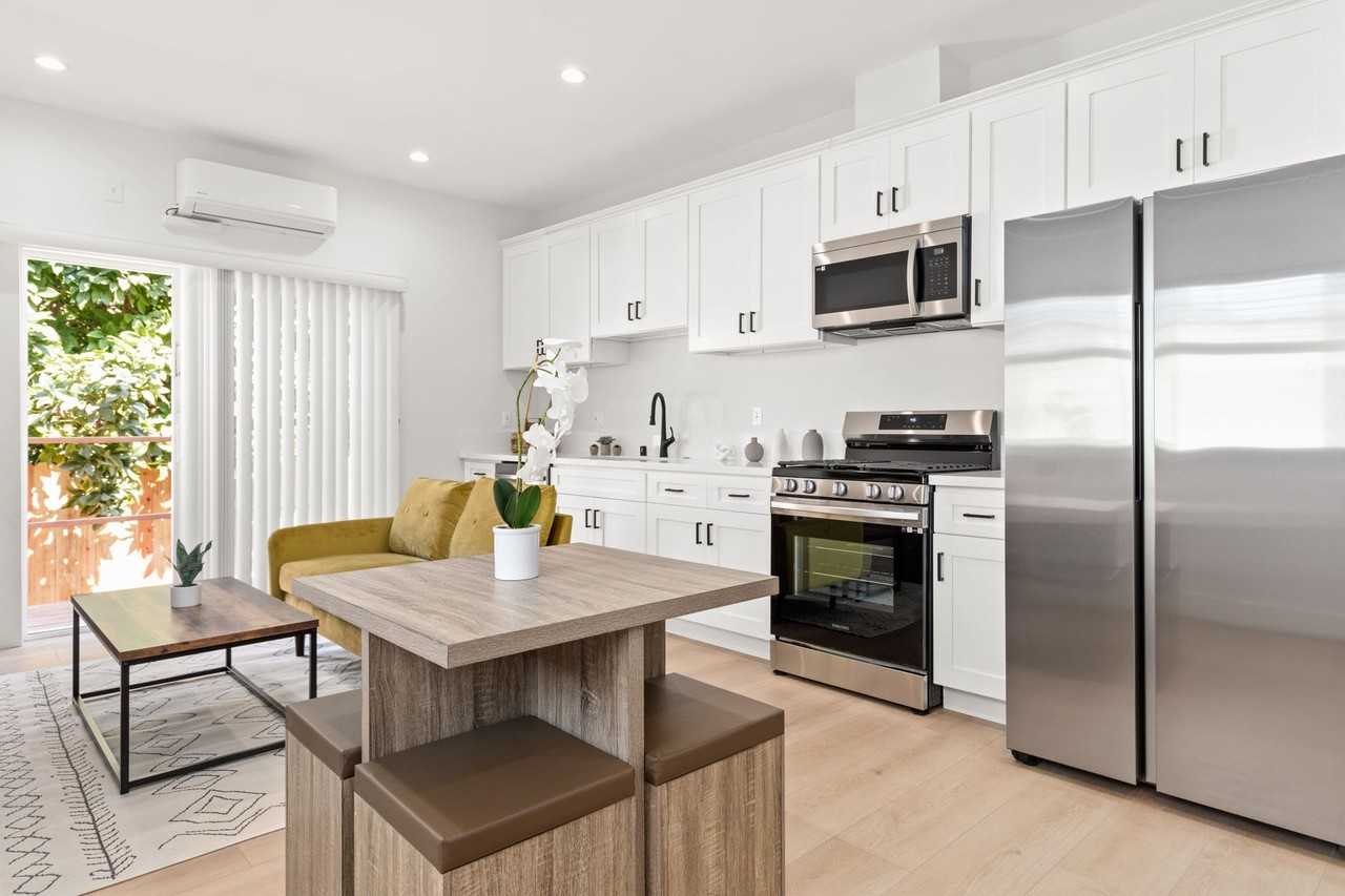 A 3 Bedroom apartment with Ensuite Bathrooms, common areas and a fully functional kitchen at 1736 Kelton Ave. - Photo 5 of 35