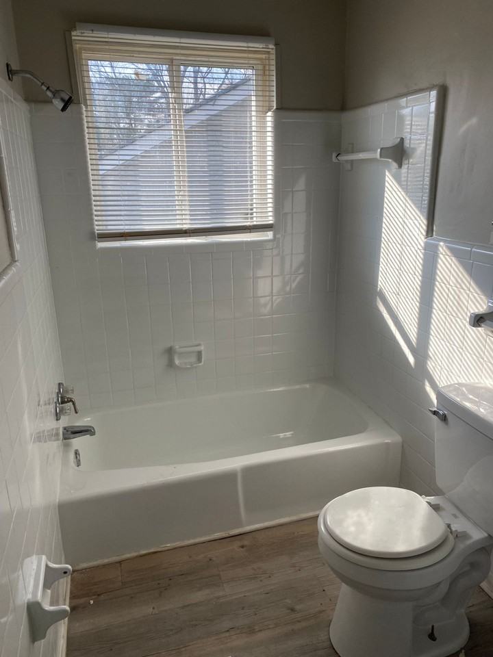 Newly Renovated Apartment Homes - Photo 4 of 11