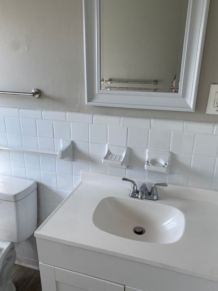 Newly Renovated Apartment Homes - Photo 5 of 11