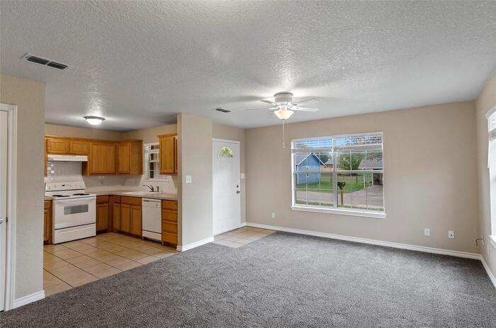 245 Oak Ct - Photo 2 of 29
