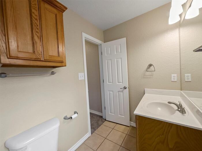 245 Oak Ct - Photo 3 of 29