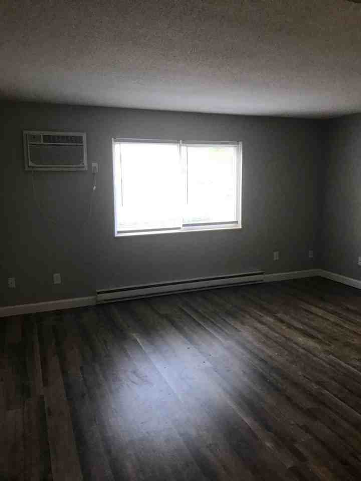 Erie Shores Apartments - Photo 3 of 12