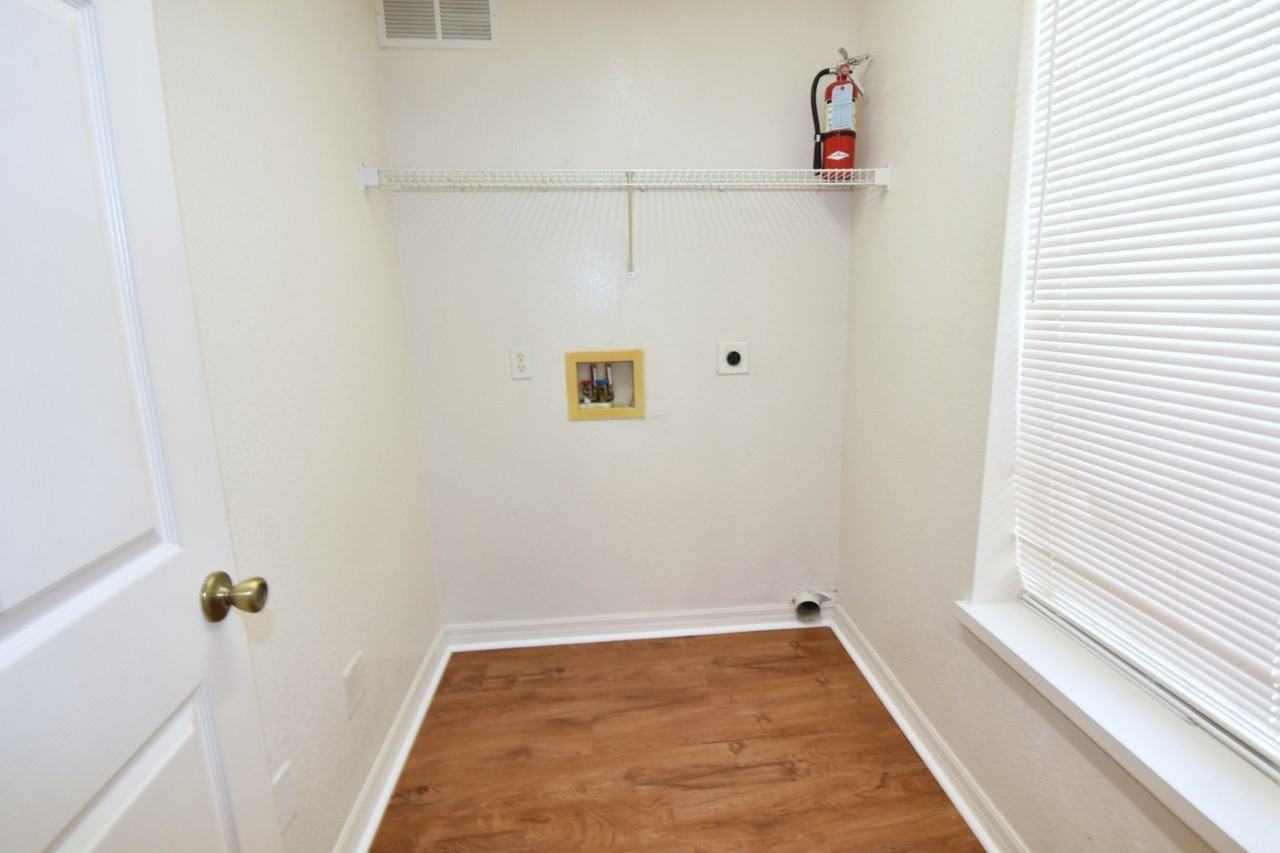 Plaza Royale Apartments - Photo 3 of 15