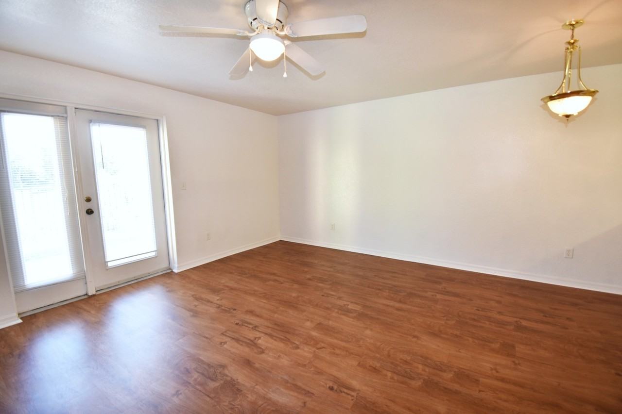 Plaza Royale Apartments - Photo 4 of 15