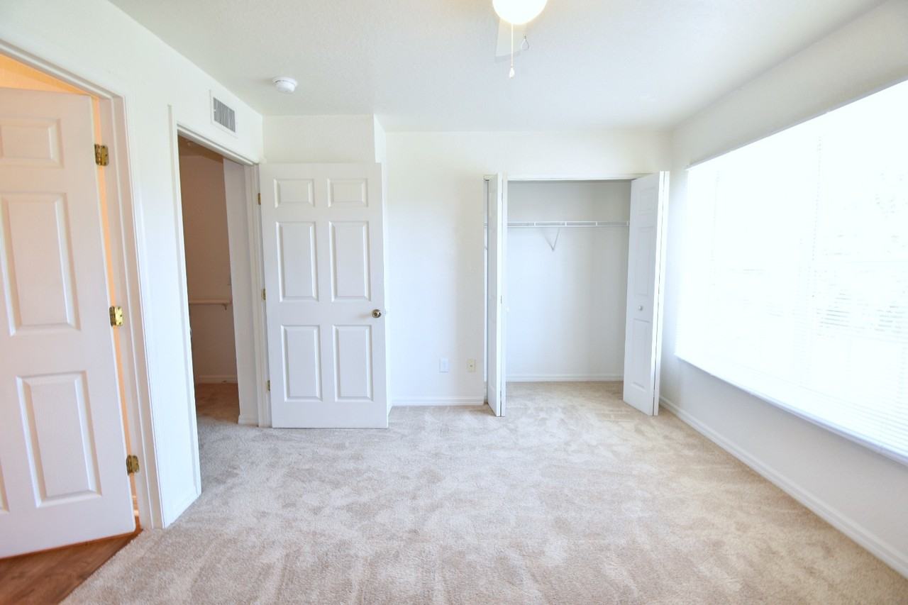 Plaza Royale Apartments - Photo 6 of 15