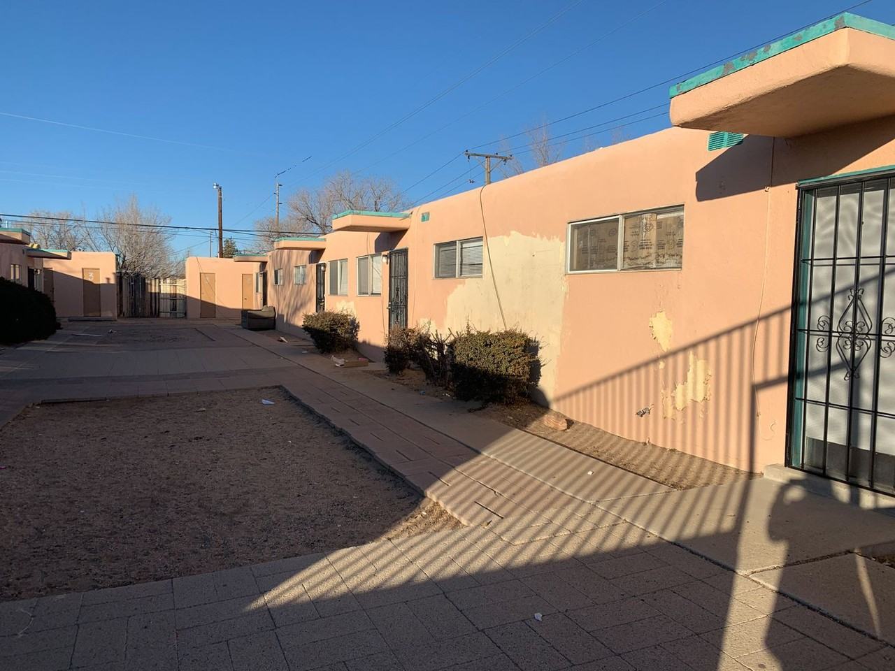 Large 2 Bed with Private Backyard - Photo 2 of 31