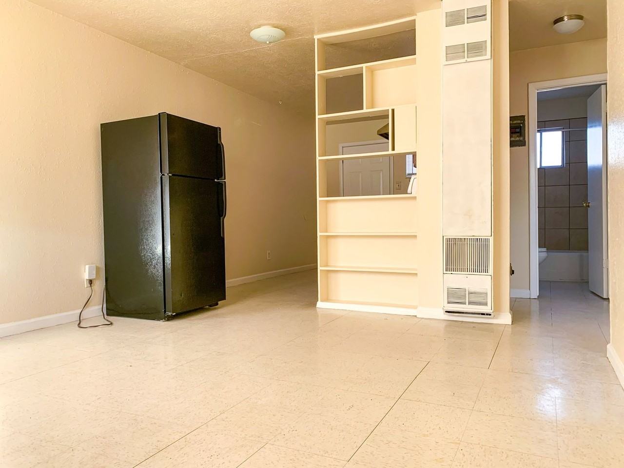 Large 2 Bed with Private Backyard - Photo 6 of 31