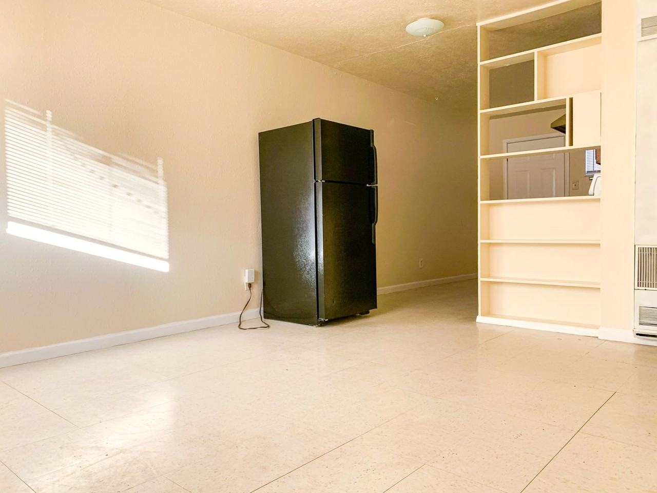 Large 2 Bed with Private Backyard - Photo 7 of 31