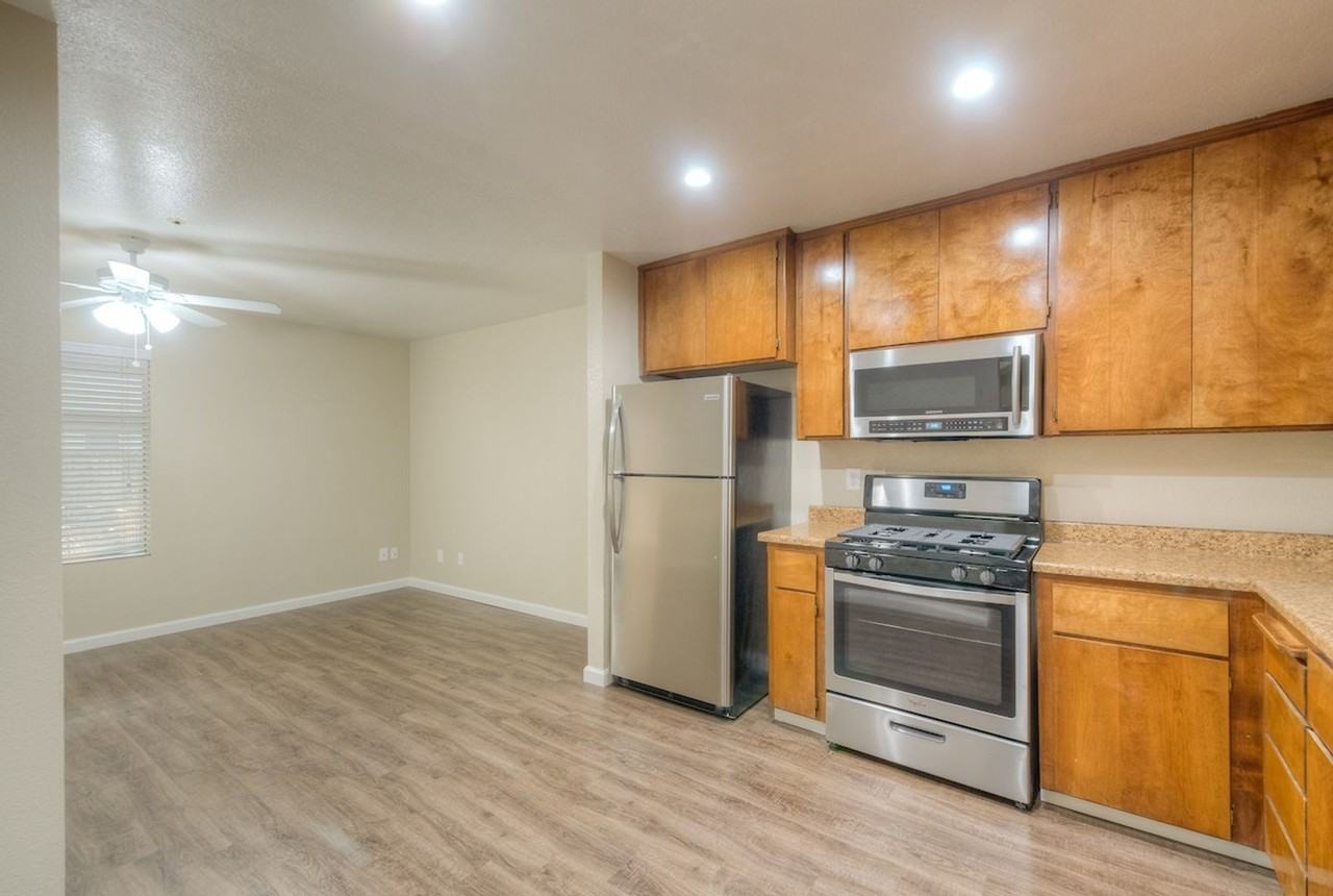 648 W. 2nd Avenue - Photo 4 of 33
