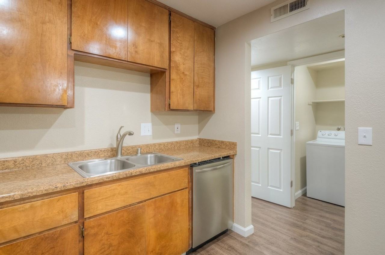 648 W. 2nd Avenue - Photo 5 of 33