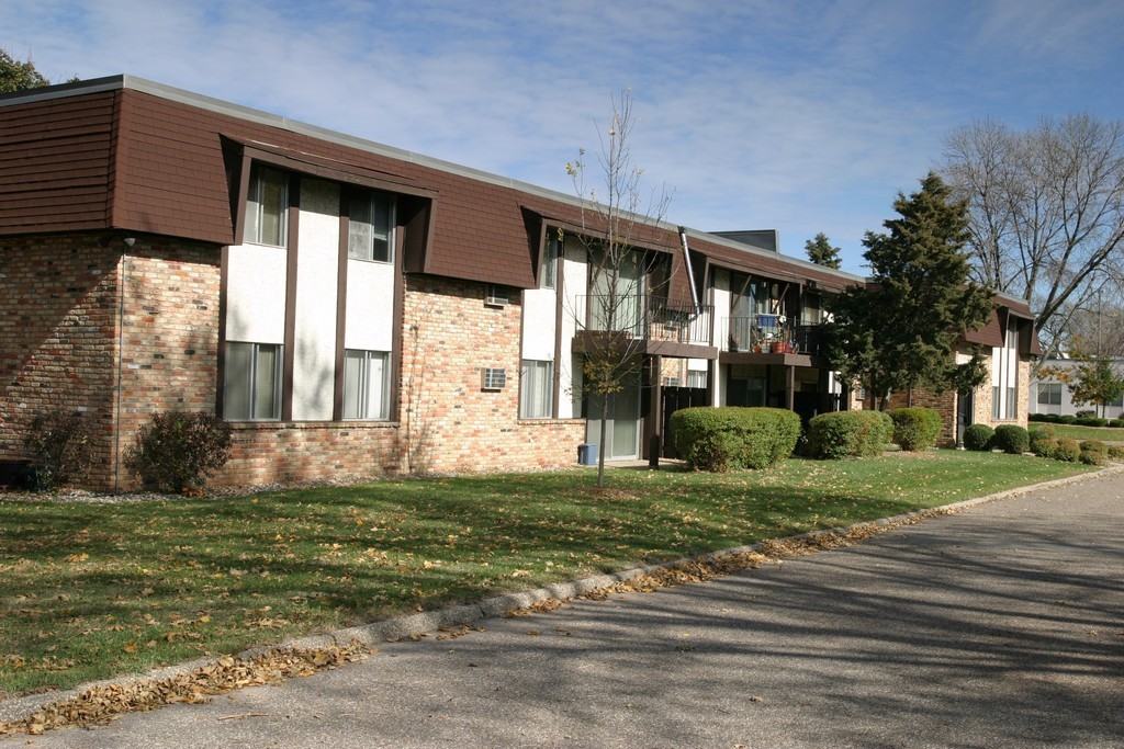 Cedar Court West - Photo 2 of 19