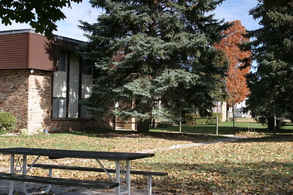 Cedar Court West - Photo 4 of 19