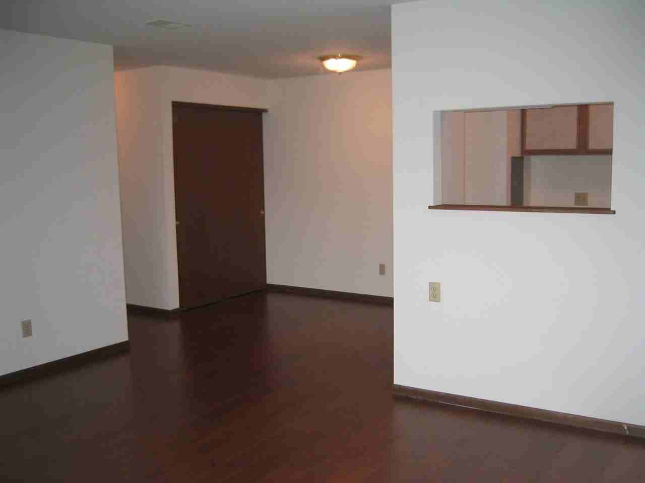 1616 Kenilworth Apartments - Photo 5 of 21