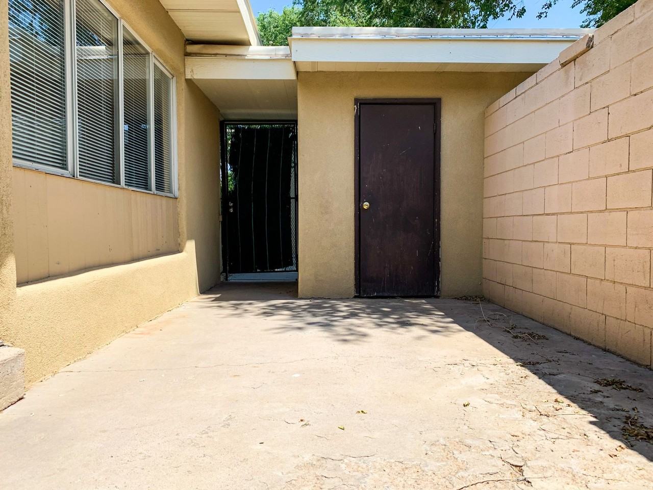 Spacious 2 Bedroom Apartment with Private Patio - Photo 4 of 21