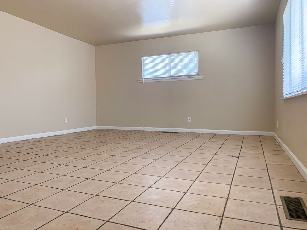 Spacious 2 Bedroom Apartment with Private Patio - Photo 6 of 21