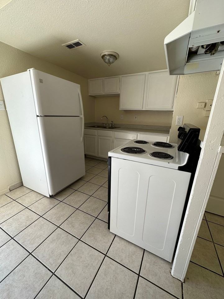 Spacious Townhomes near Fairgrounds - Photo 3 of 13