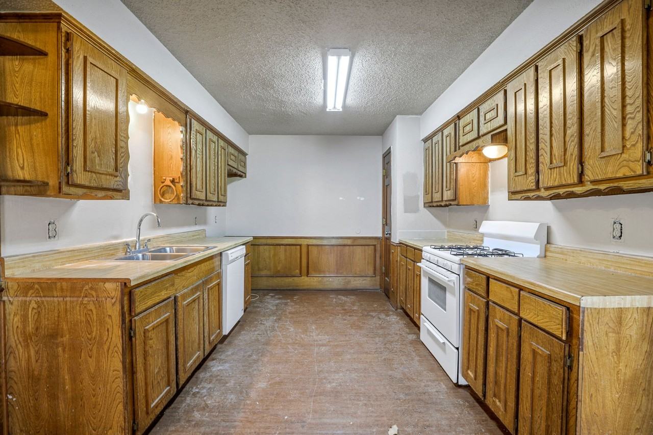 223 E Pritchard - Photo 3 of 30