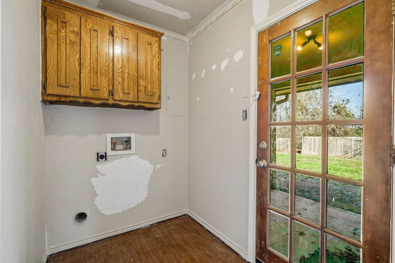 223 E Pritchard - Photo 4 of 30