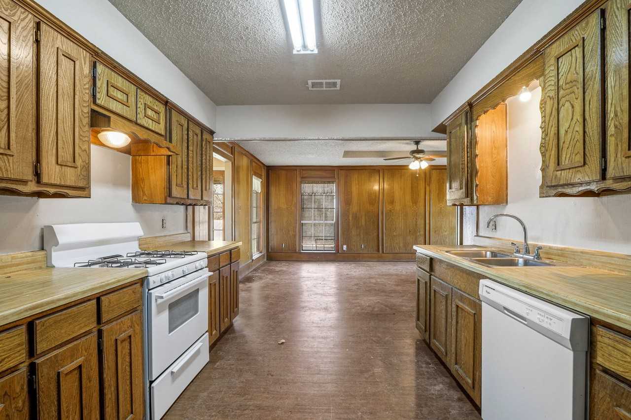 223 E Pritchard - Photo 5 of 30