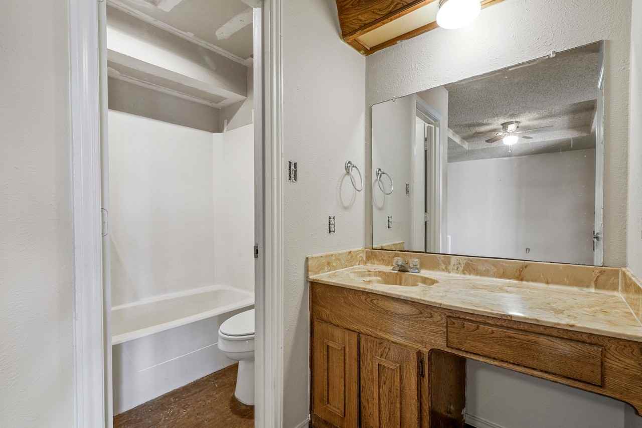 223 E Pritchard - Photo 7 of 30