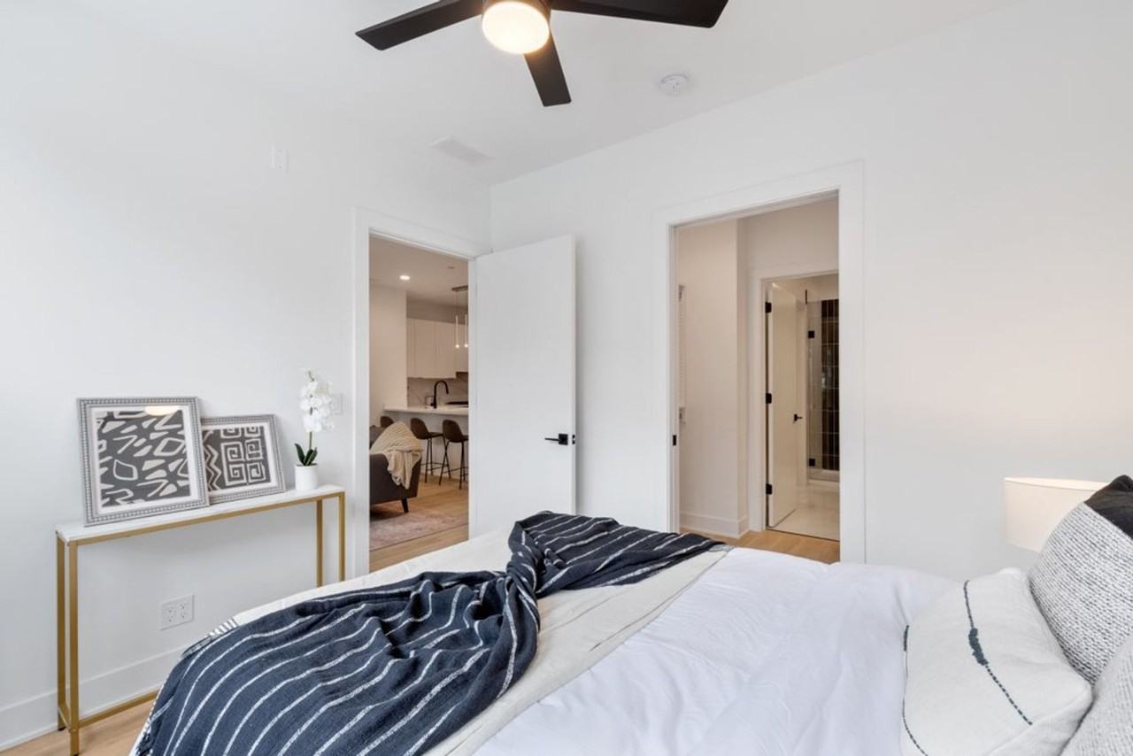 3821 N Ashland Ave - Photo 3 of 8