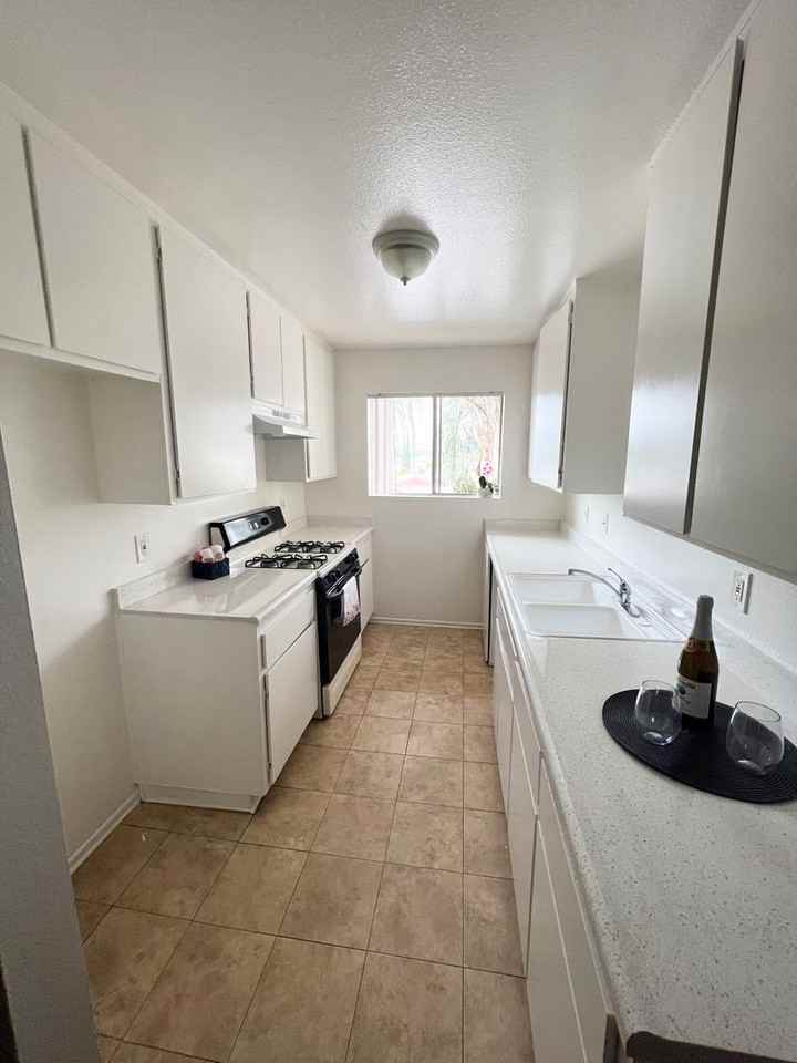 BAYVIEW - Photo 5 of 23