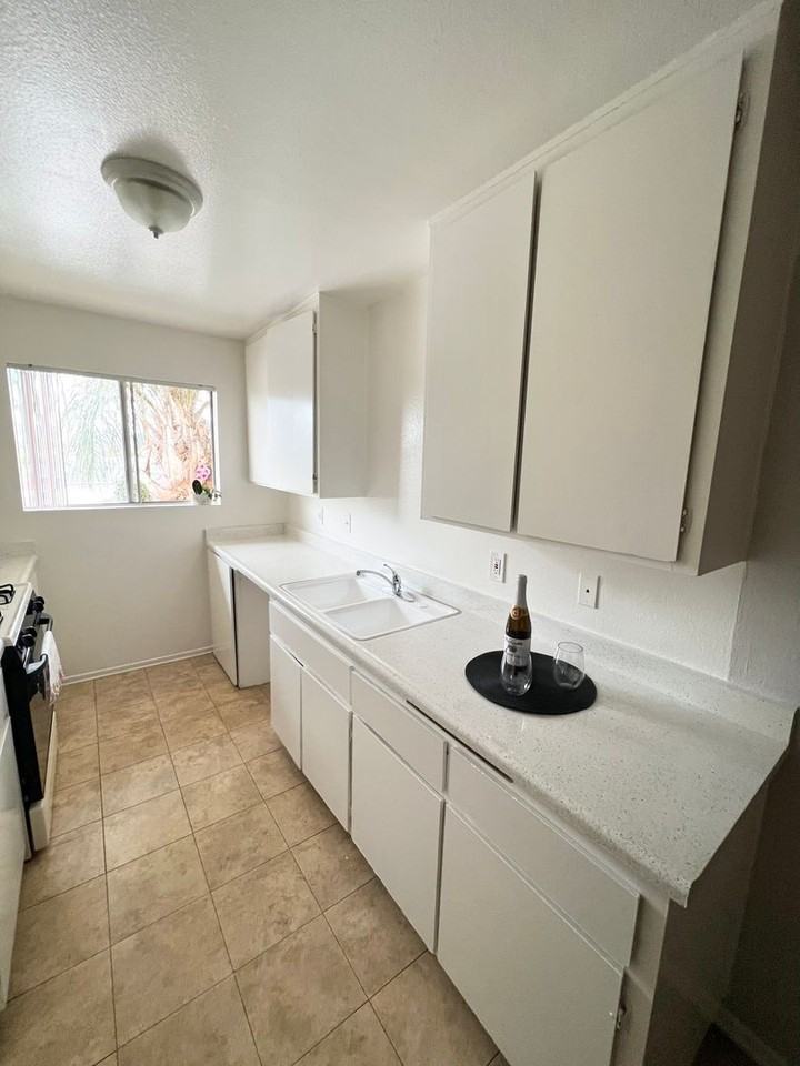 BAYVIEW - Photo 6 of 23