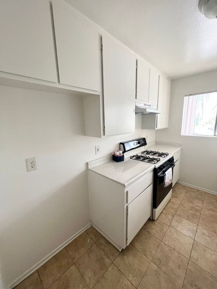 BAYVIEW - Photo 7 of 23